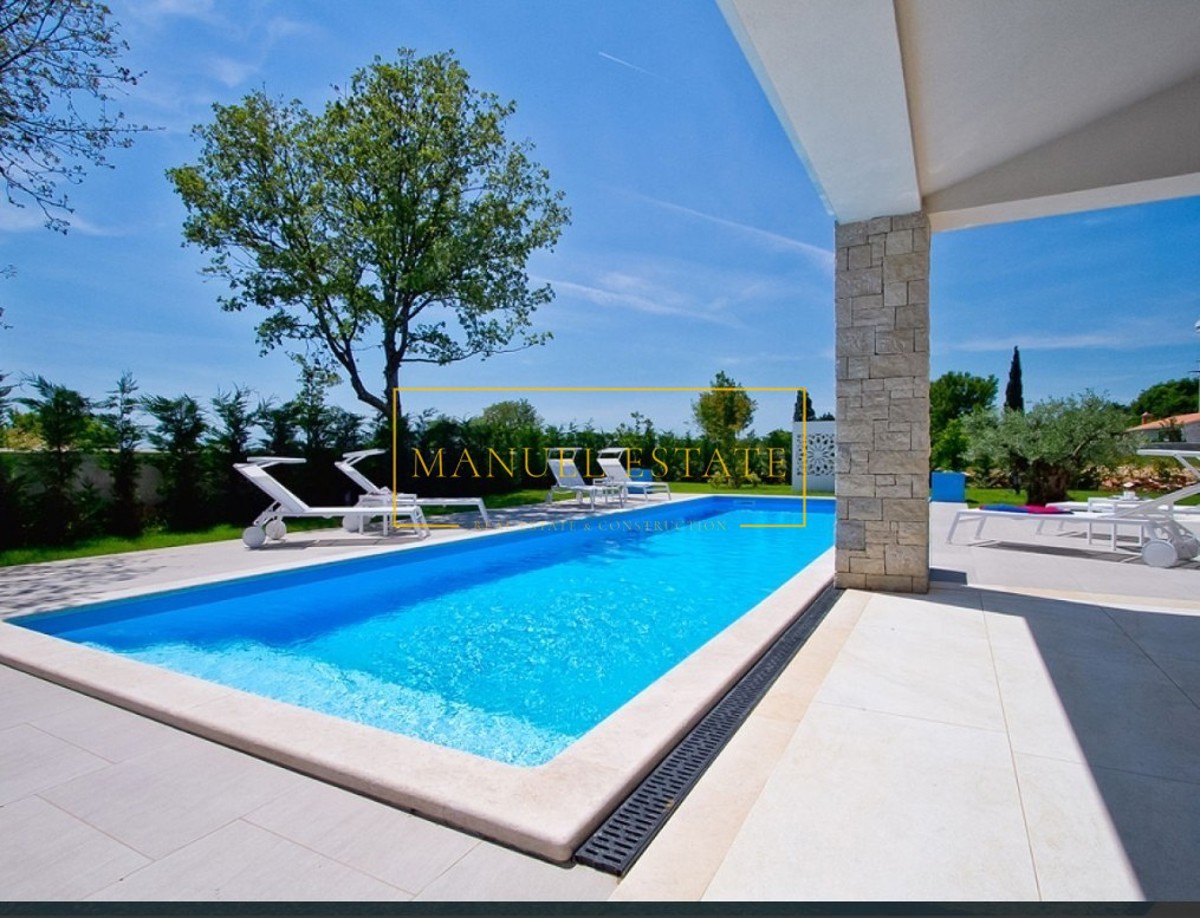 Bellissima villa di 330 mq con giardino di 1250 mq, Poreč