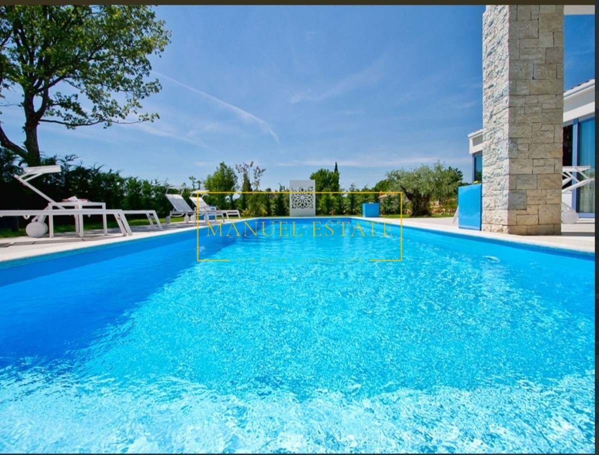 Bellissima villa di 330 mq con giardino di 1250 mq, Poreč