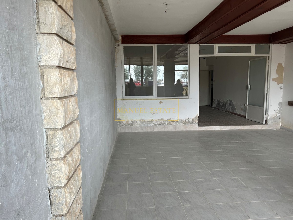 Locale commerciale al piano terra con vista mare, Novigrad-Cittanova