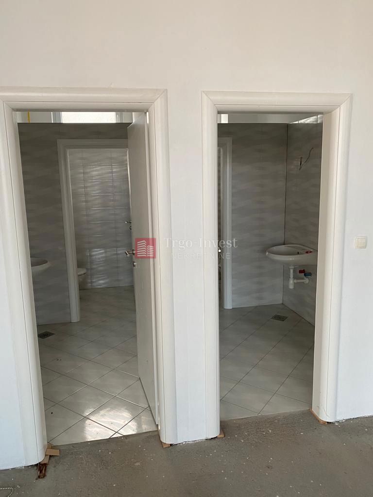 Commerciale Gornja Vrba, 1.350m2