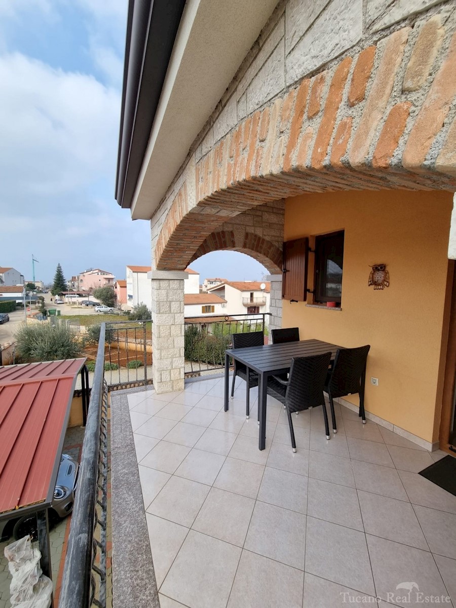 casa con due appartamenti