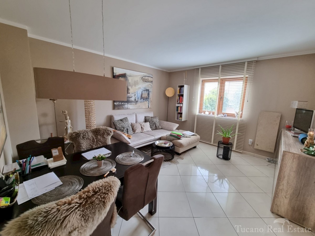 casa con due appartamenti