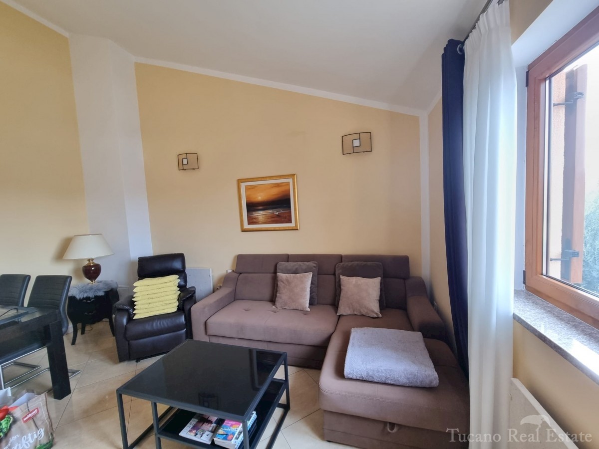 casa con due appartamenti