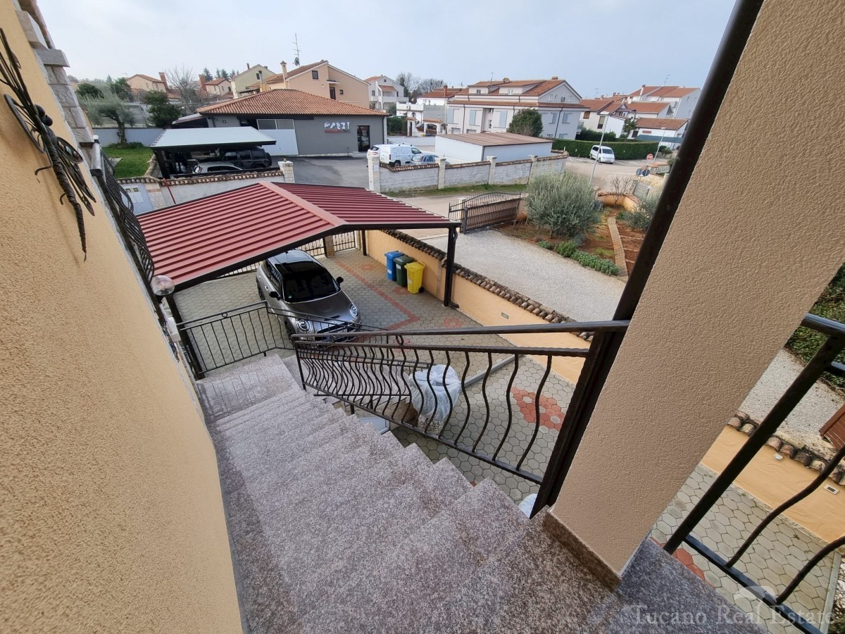 casa con due appartamenti