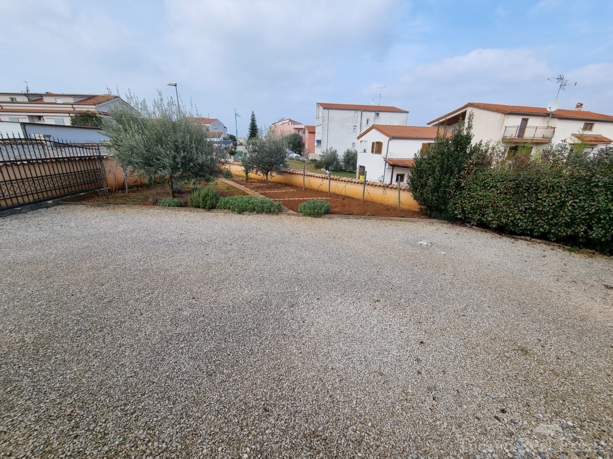 casa con due appartamenti