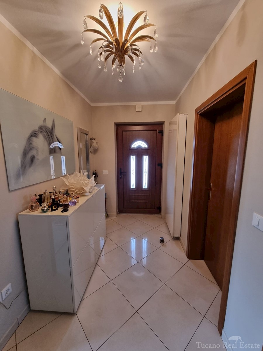 casa con due appartamenti