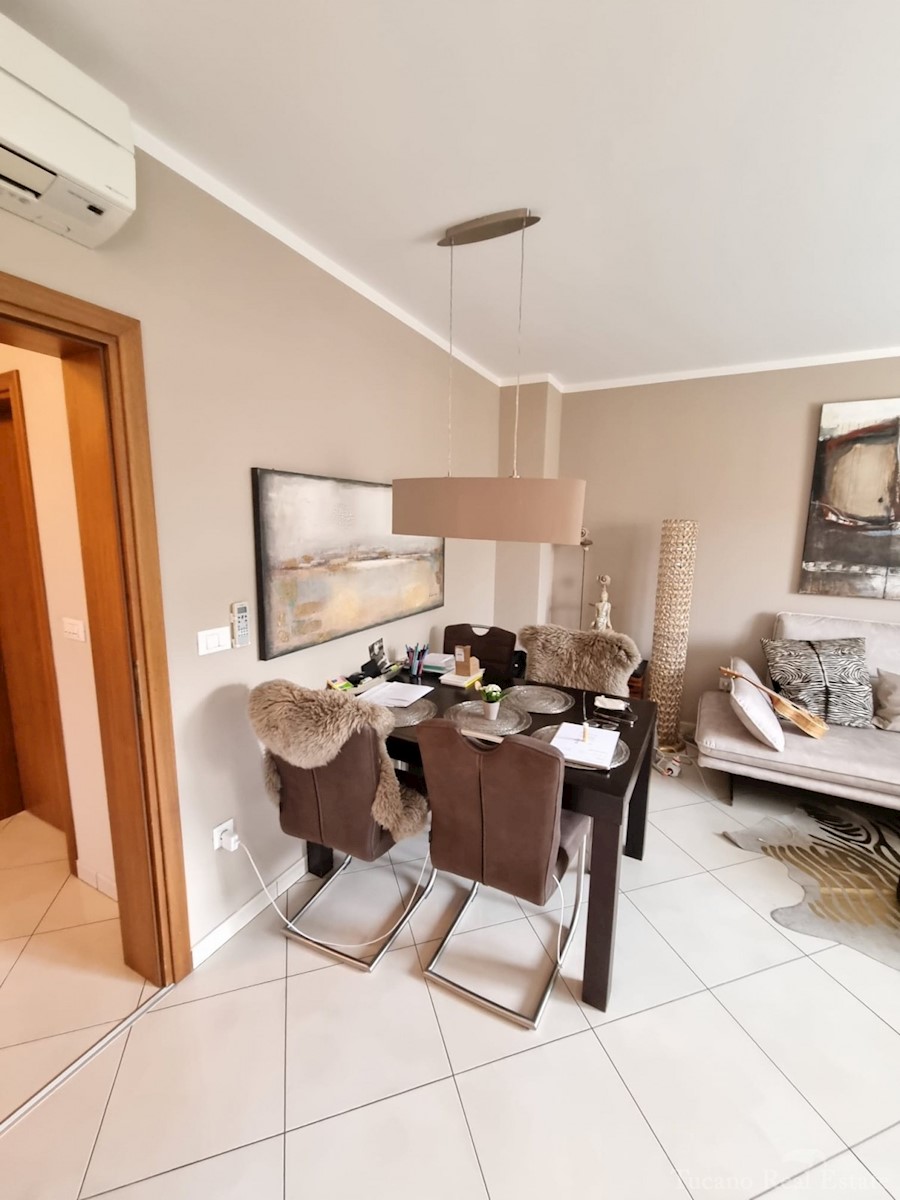casa con due appartamenti