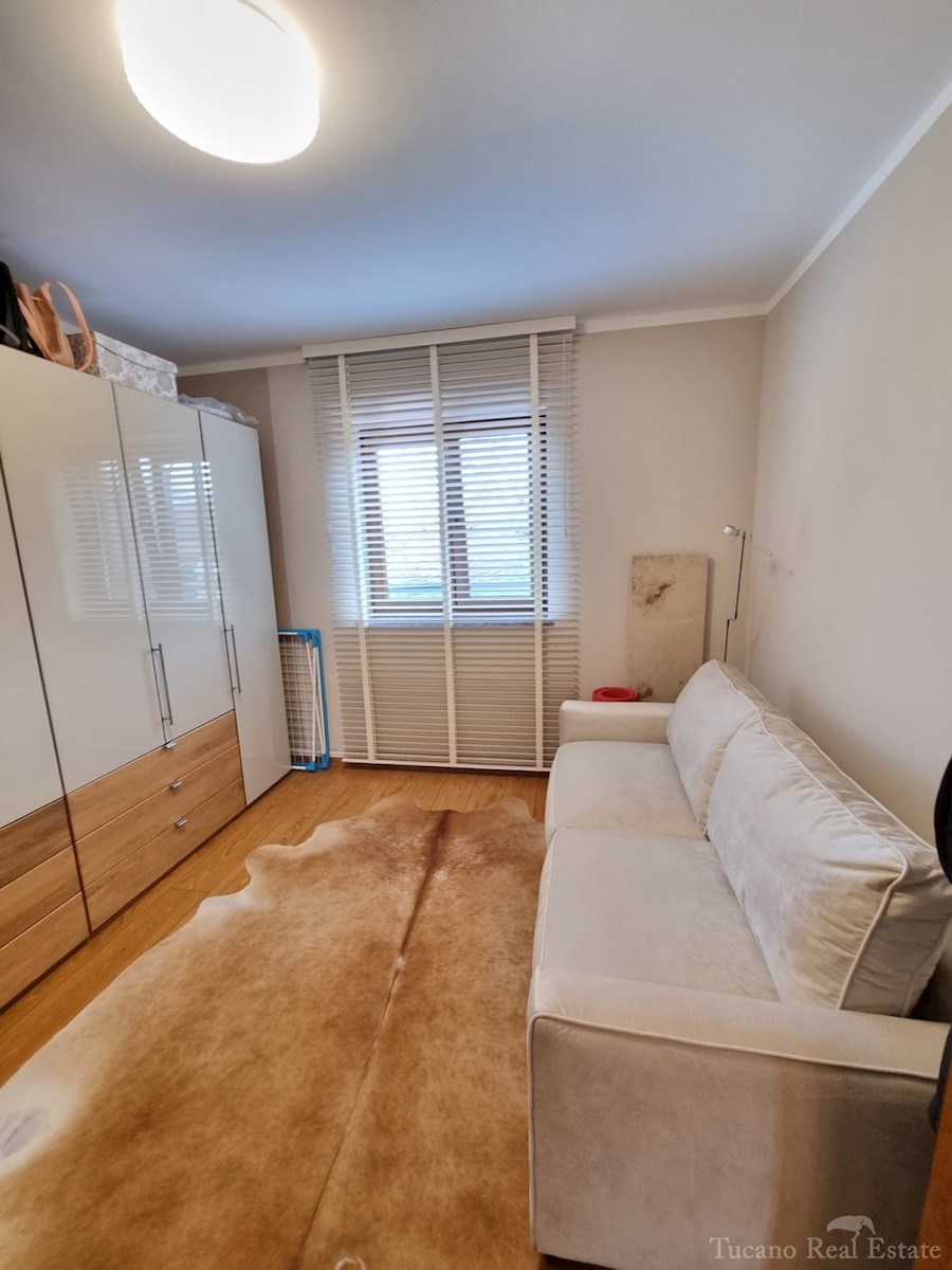 casa con due appartamenti