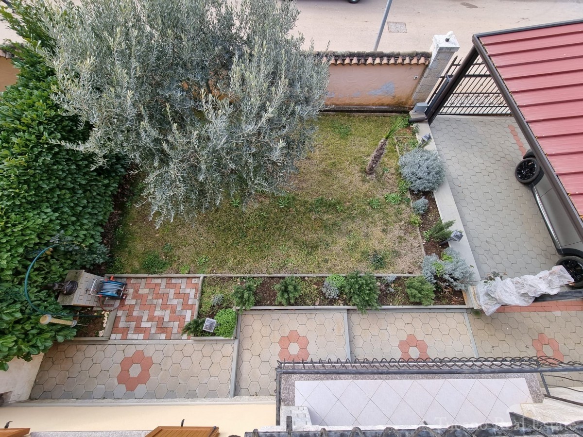 casa con due appartamenti