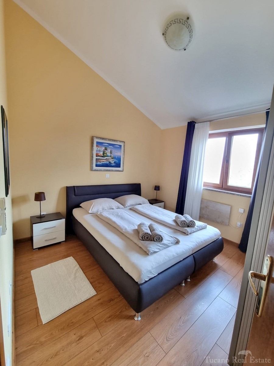 casa con due appartamenti