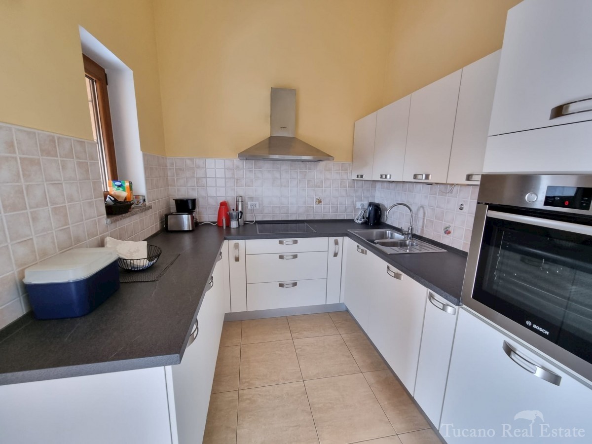 casa con due appartamenti