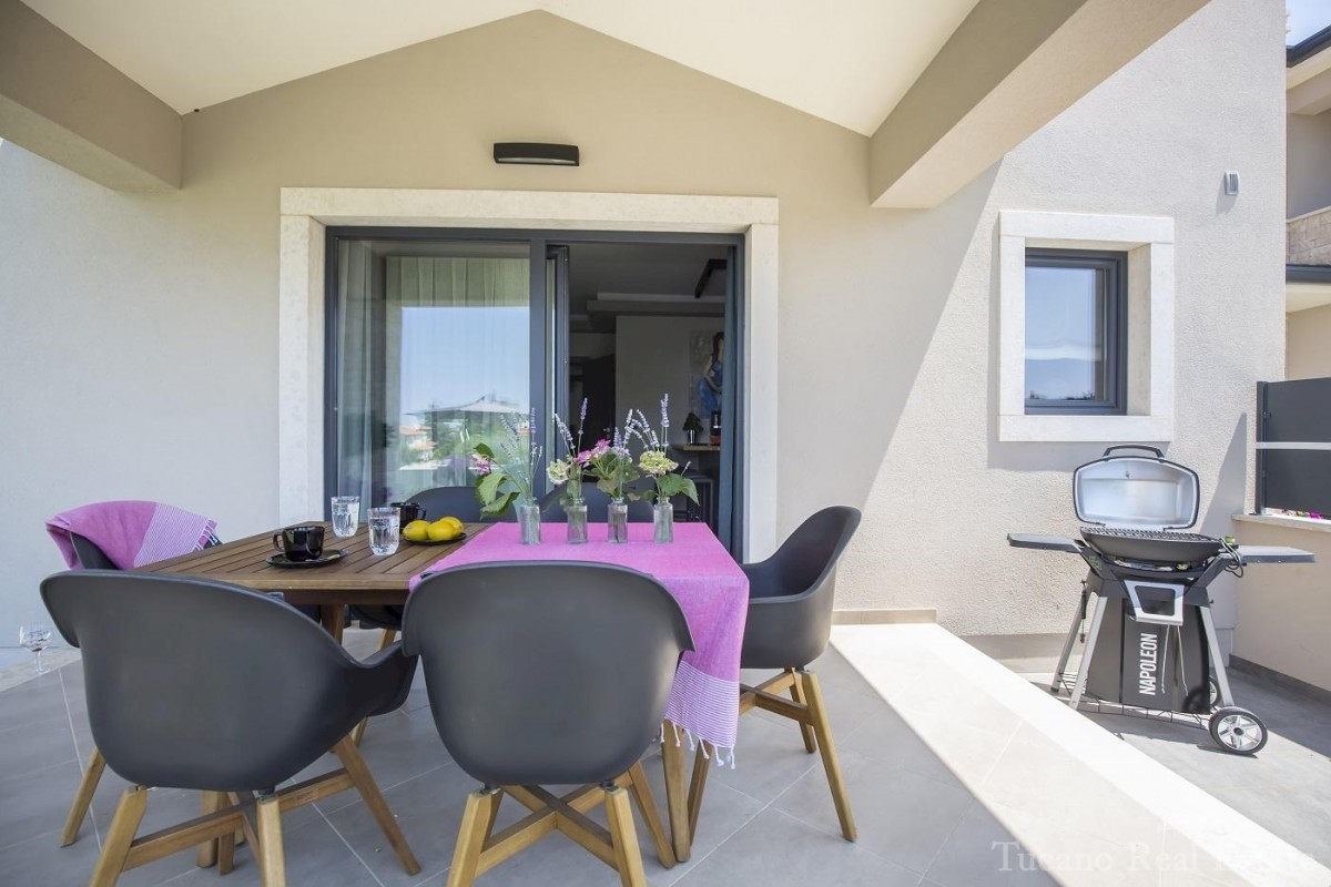 Casa bifamiliare splendidamente decorata vicino a Parenzo