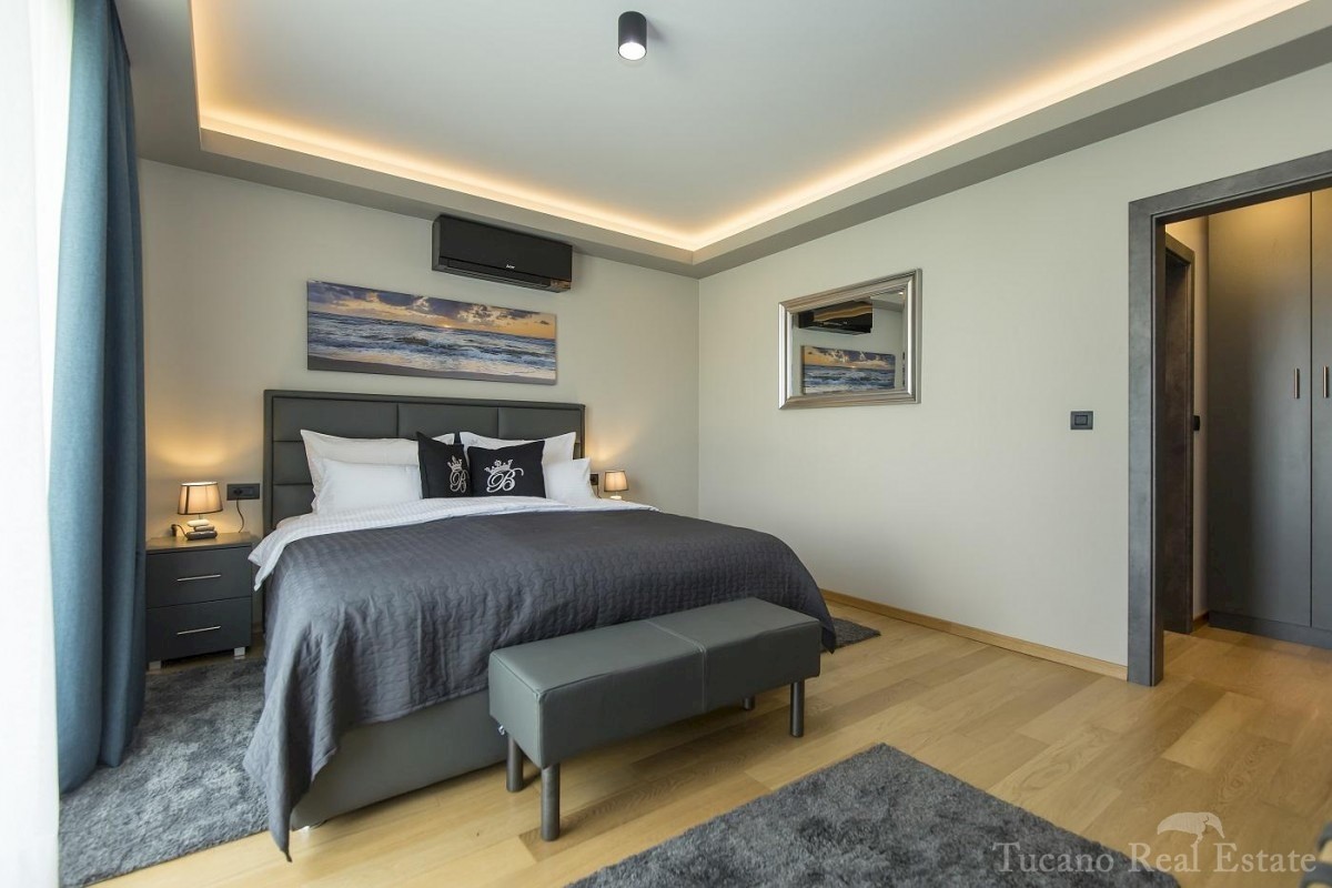 Casa bifamiliare splendidamente decorata vicino a Parenzo