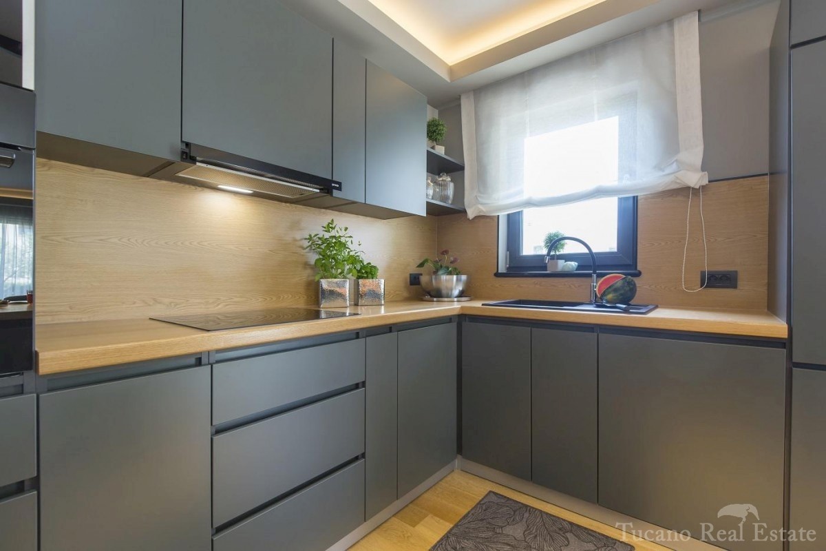 Casa bifamiliare splendidamente decorata vicino a Parenzo