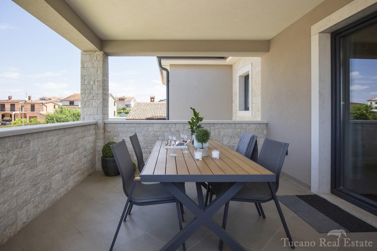 Casa bifamiliare splendidamente decorata vicino a Parenzo
