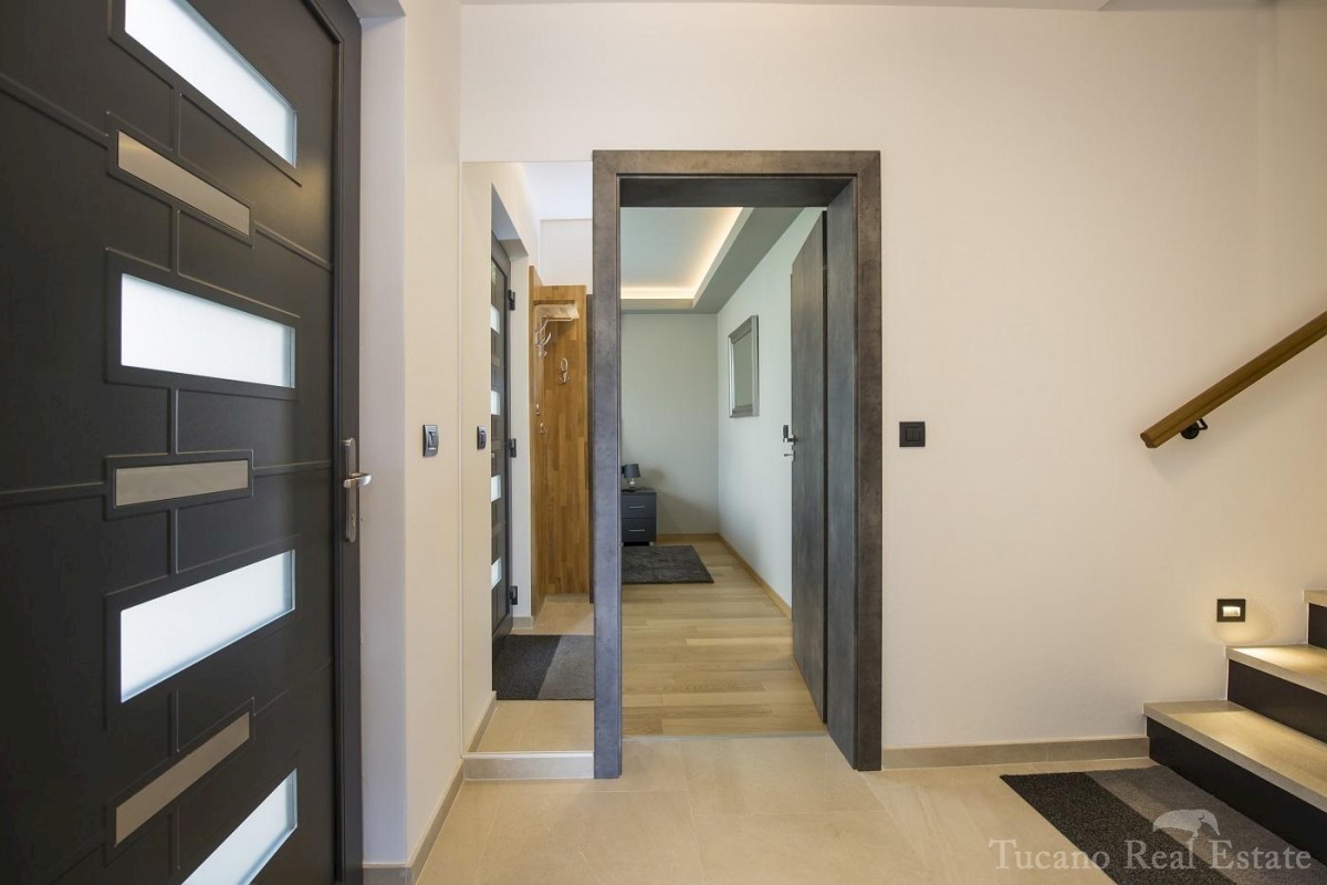 Casa bifamiliare splendidamente decorata vicino a Parenzo