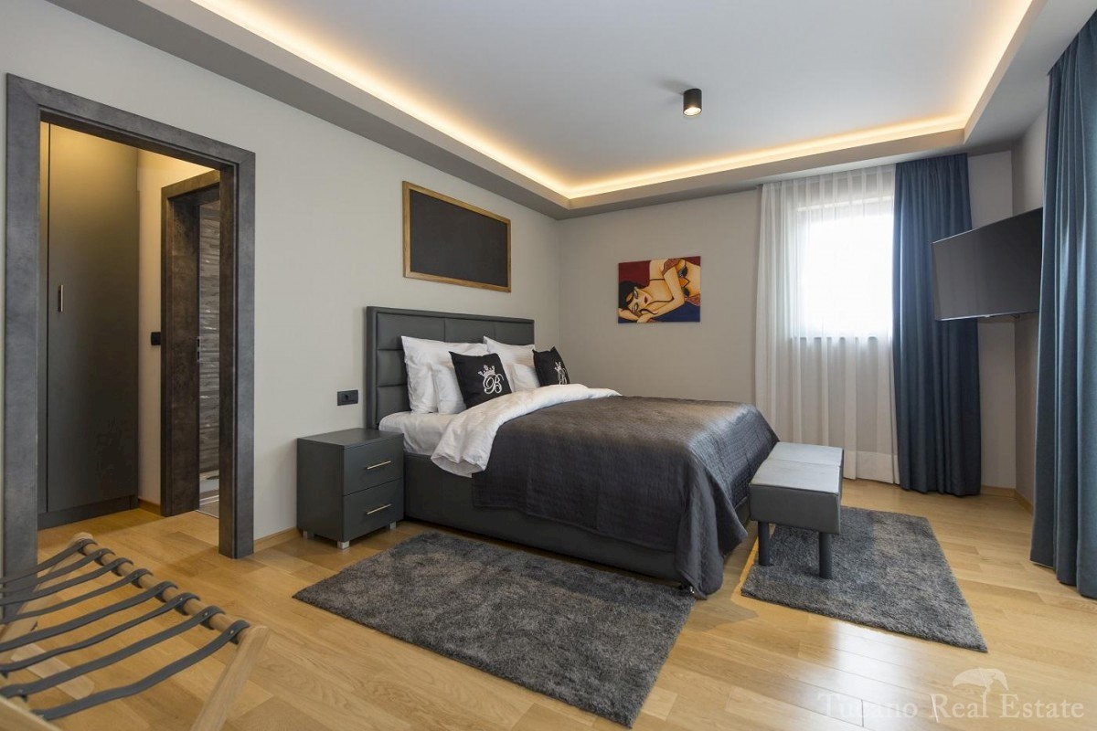 Casa bifamiliare splendidamente decorata vicino a Parenzo