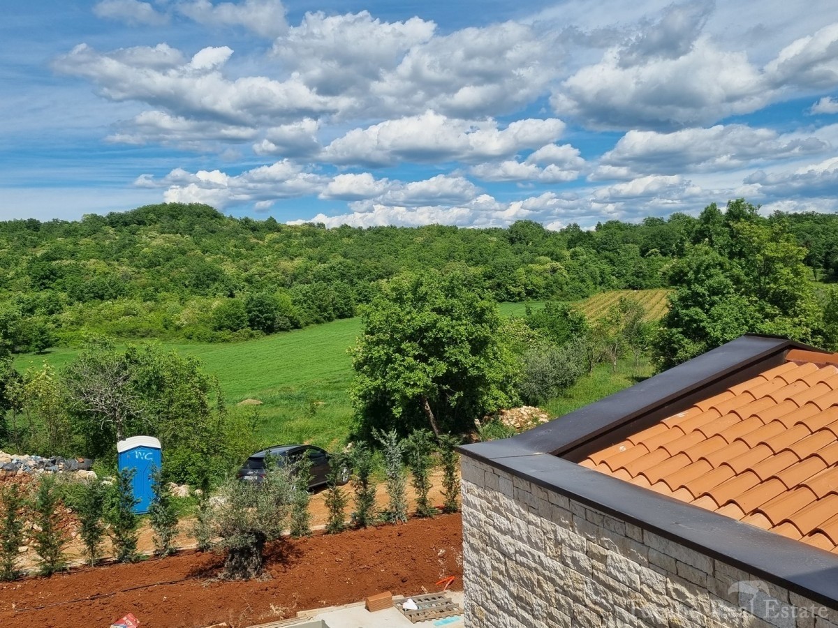 DINTORNI DI VRSAR!!! Bellissima villa con piscina riscaldata e sauna, a 10 km dal mare