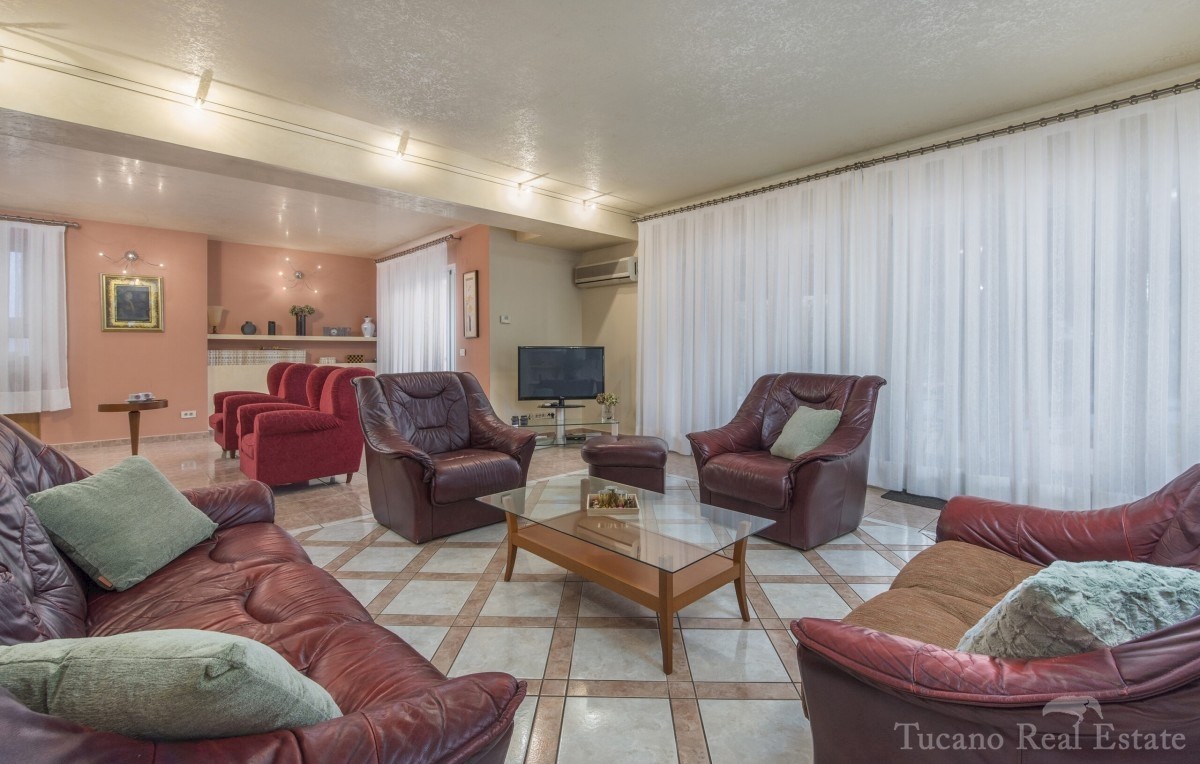 Villa di lusso a 800 metri dal mare