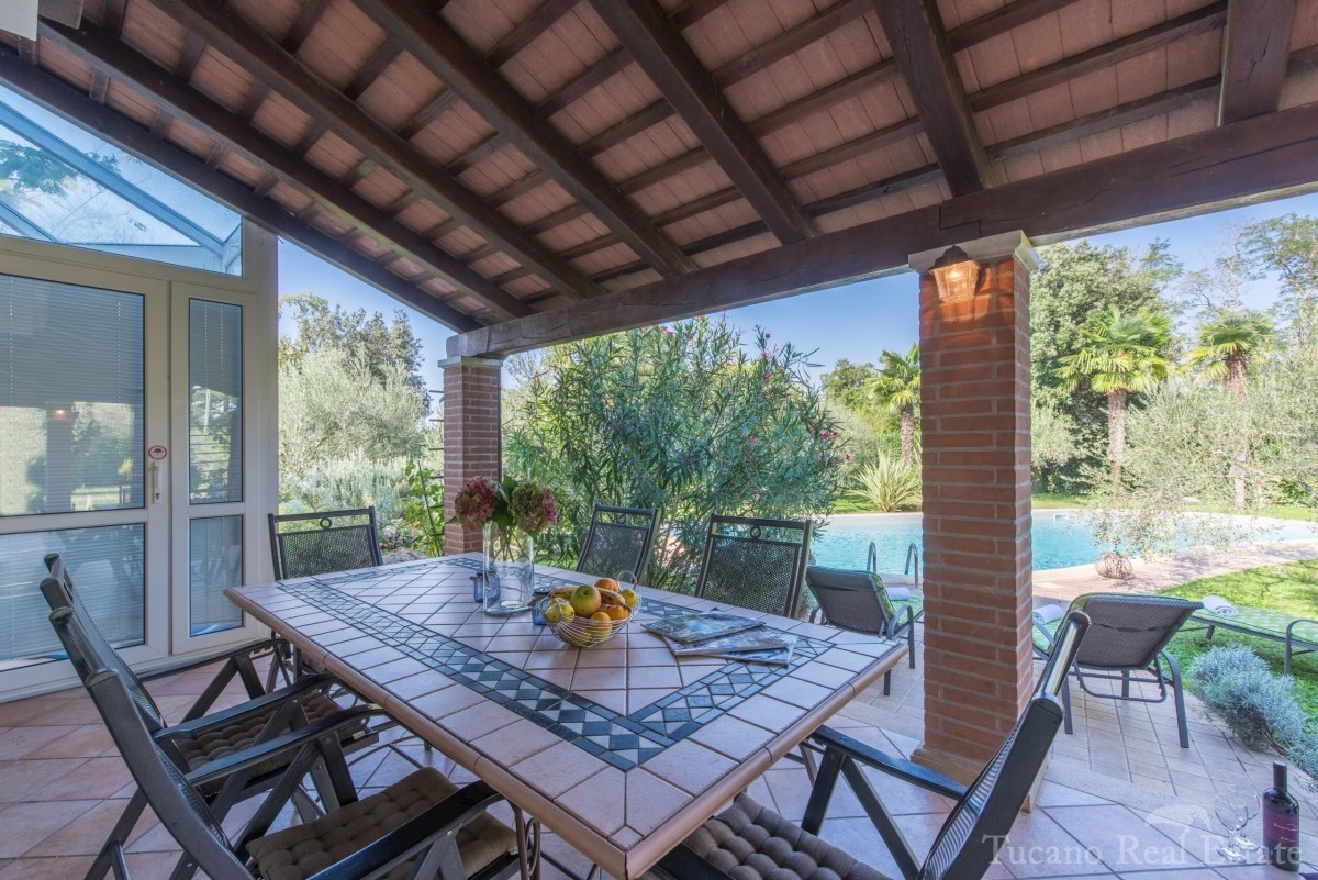 Villa di lusso a 800 metri dal mare