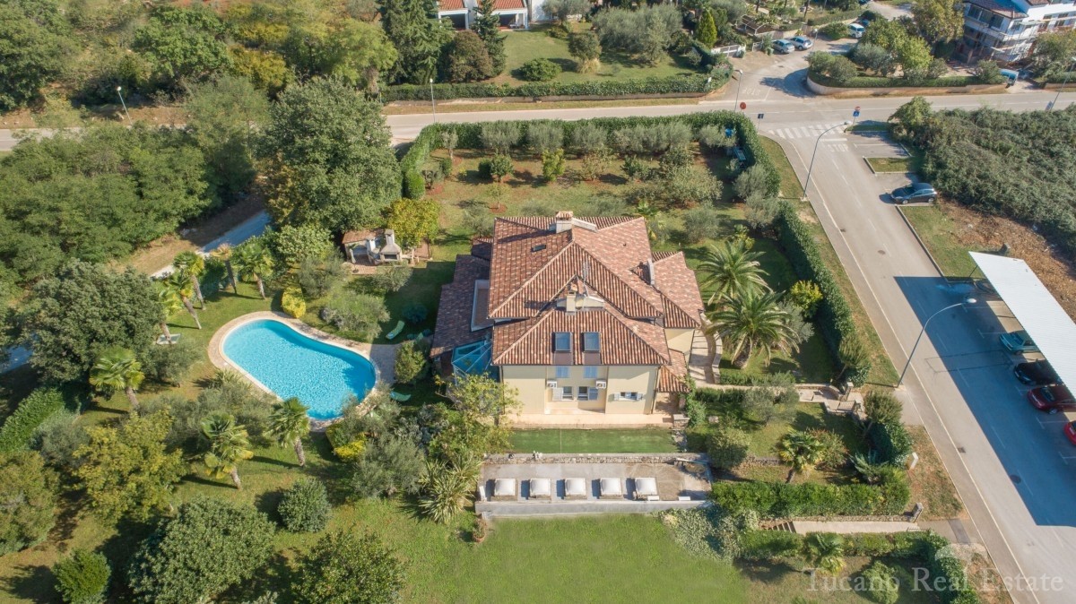 Villa di lusso a 800 metri dal mare