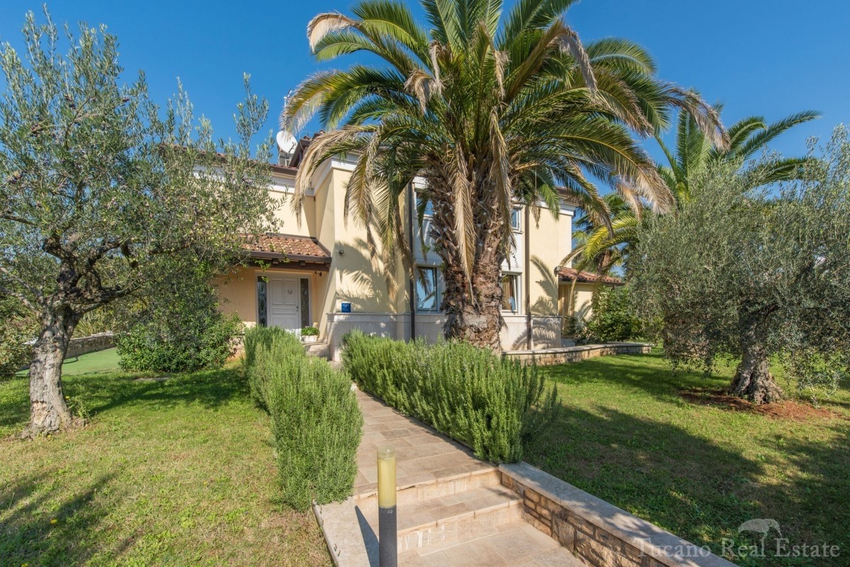 Villa di lusso a 800 metri dal mare