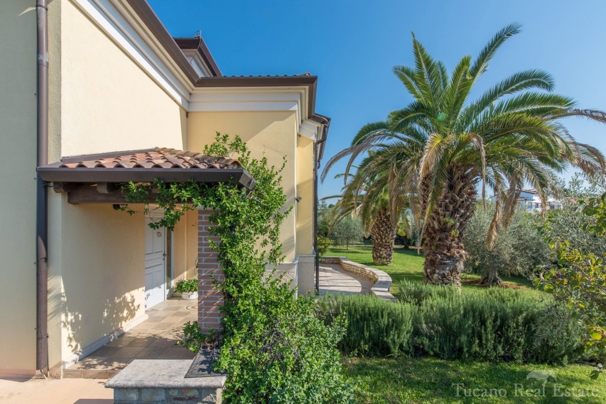 Villa di lusso a 800 metri dal mare