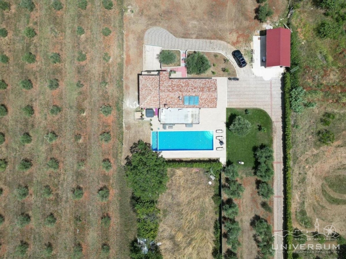 Una bella casa immersa nella natura e con vista sul mare a Cittanova