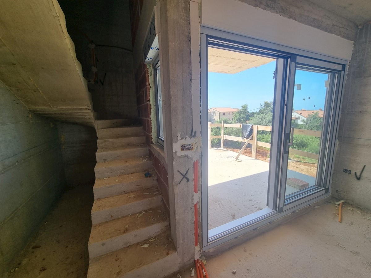 Appartamento su due piani al 1° piano, 300 metri dalla spiaggia nelle vicinanze di Umago ( A3)