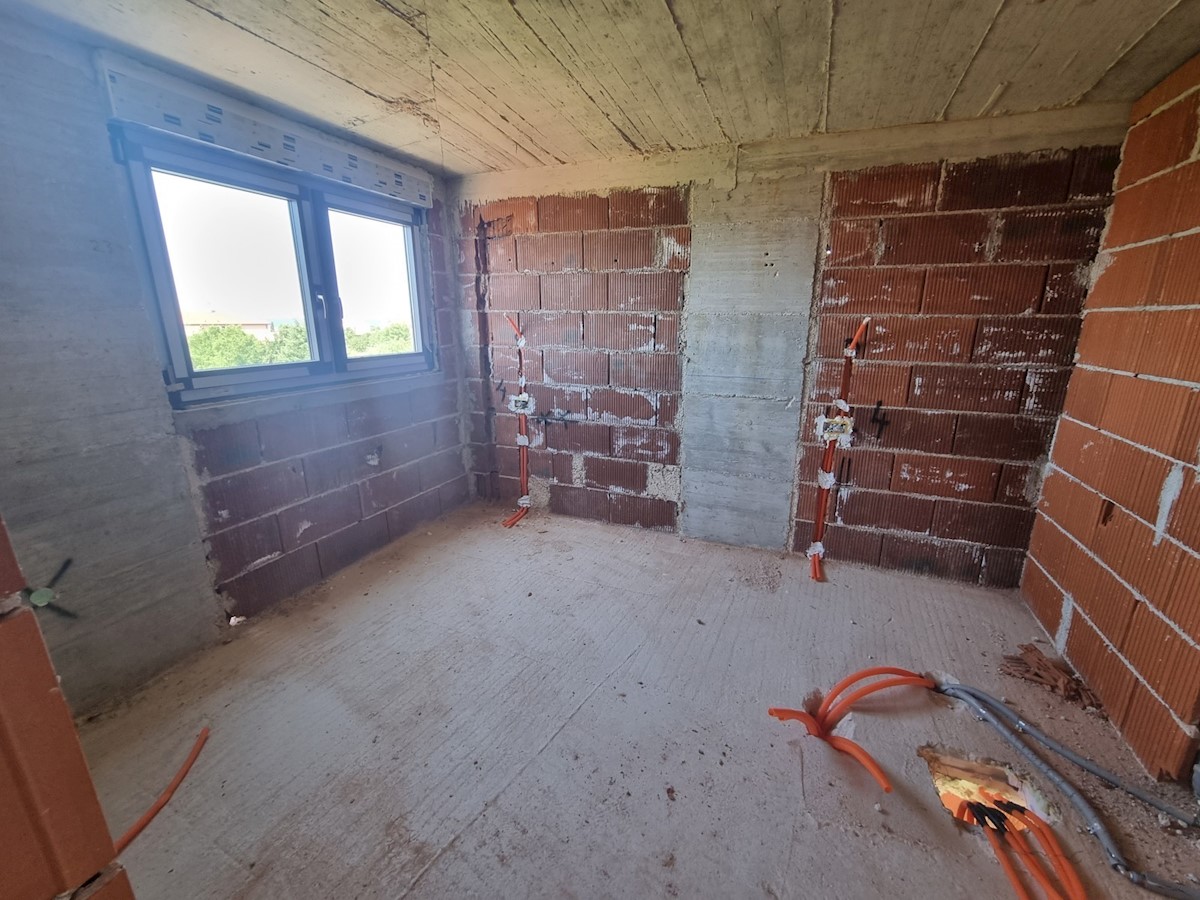 Appartamento su due piani al 1° piano, 300 metri dalla spiaggia nelle vicinanze di Umago ( A3)