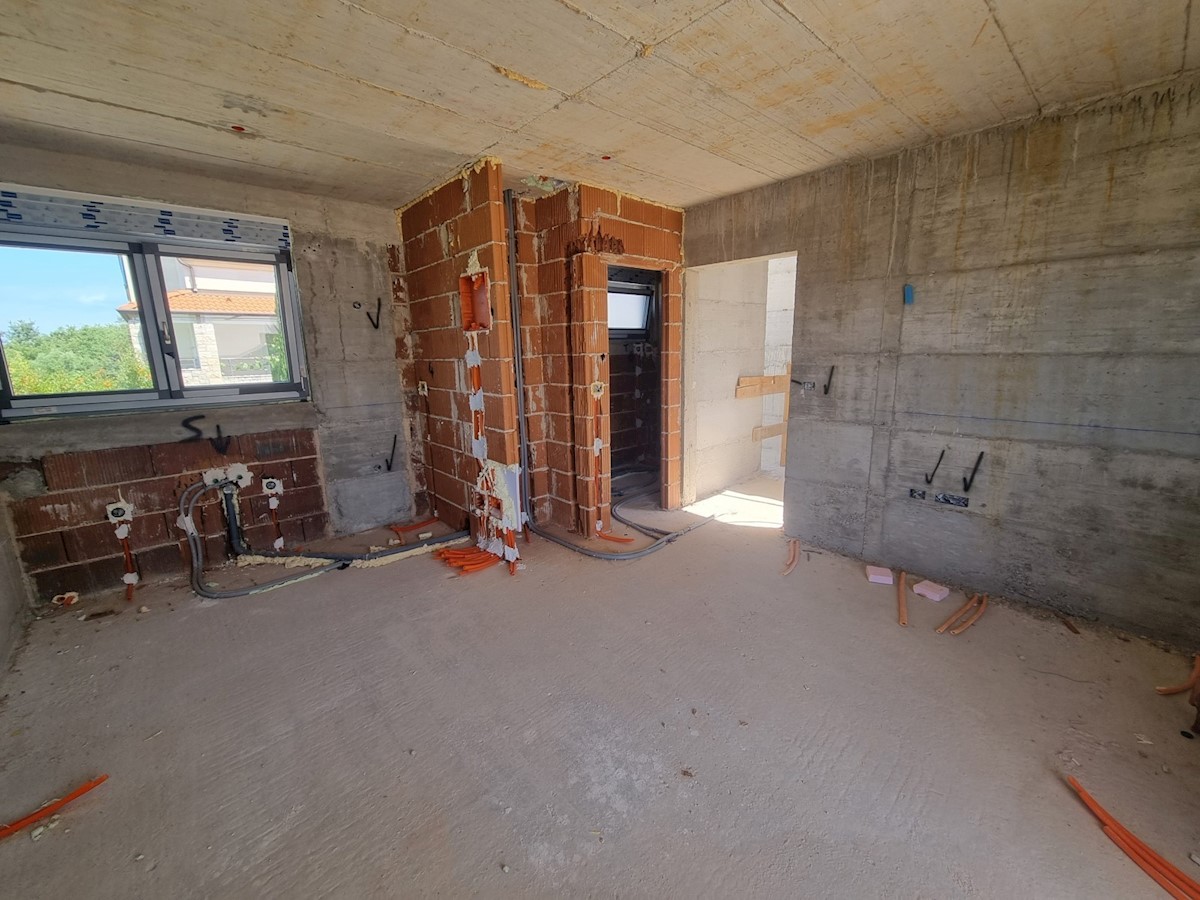 Appartamento su due piani al 1° piano, 300 metri dalla spiaggia nelle vicinanze di Umago ( A3)