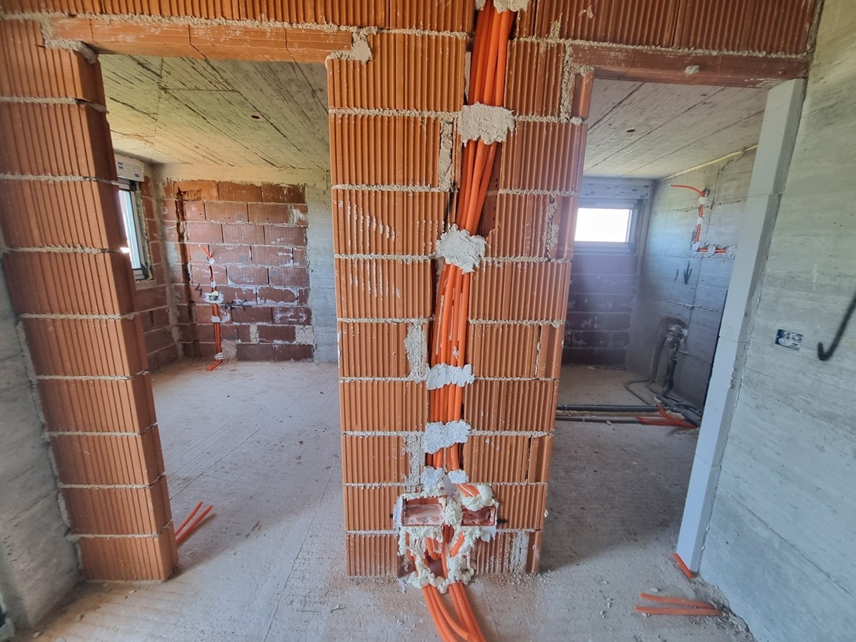 Appartamento su due piani al 1° piano, 300 metri dalla spiaggia nelle vicinanze di Umago ( A3)