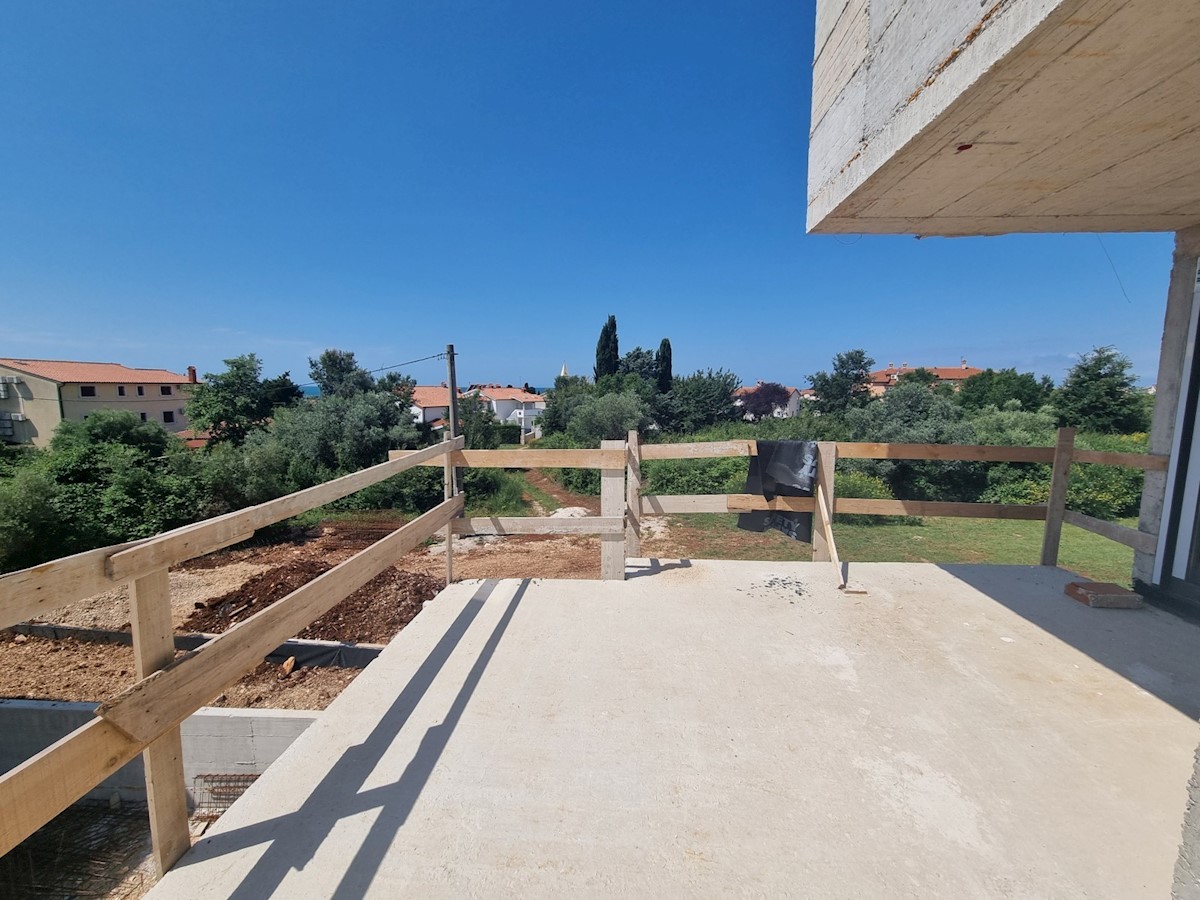 Appartamento su due piani al 1° piano, 300 metri dalla spiaggia nelle vicinanze di Umago ( A3)