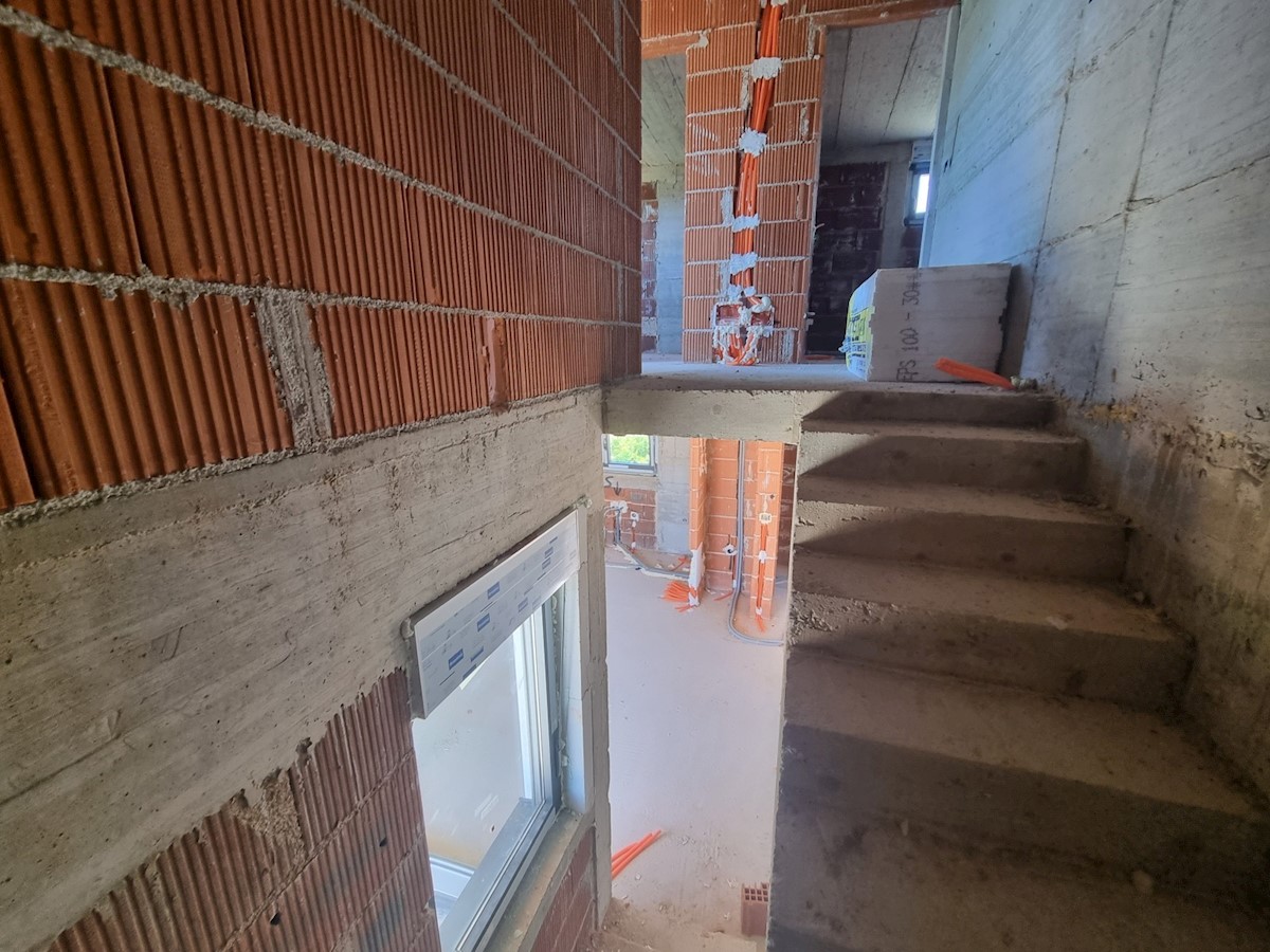 Appartamento su due piani al 1° piano, 300 metri dalla spiaggia nelle vicinanze di Umago ( A3)