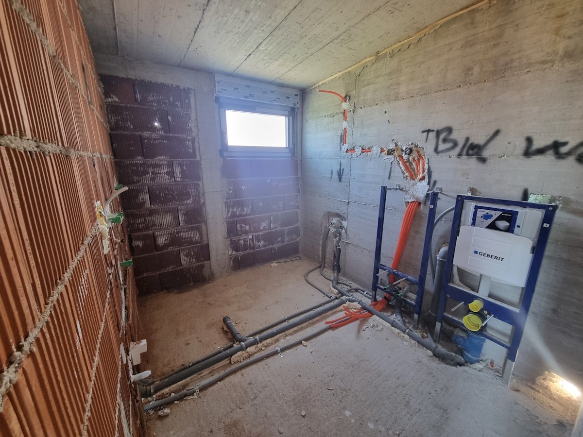 Appartamento su due piani al 1° piano, 300 metri dalla spiaggia nelle vicinanze di Umago ( A3)