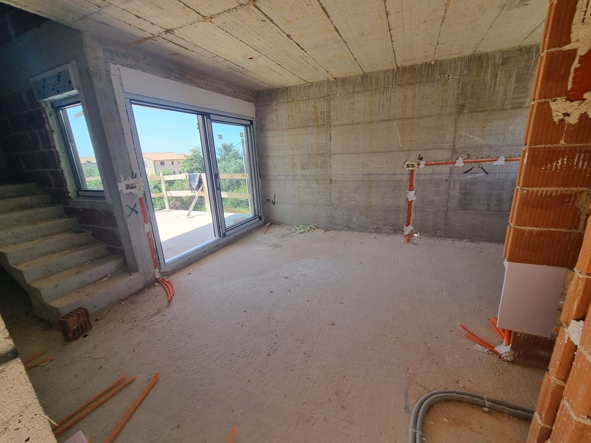 Appartamento su due piani al 1° piano, 300 metri dalla spiaggia nelle vicinanze di Umago ( A3)