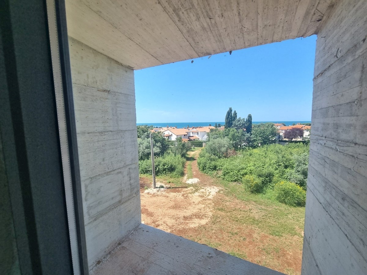 Appartamento su due piani al 1° piano, 300 metri dalla spiaggia nelle vicinanze di Umago ( A3)