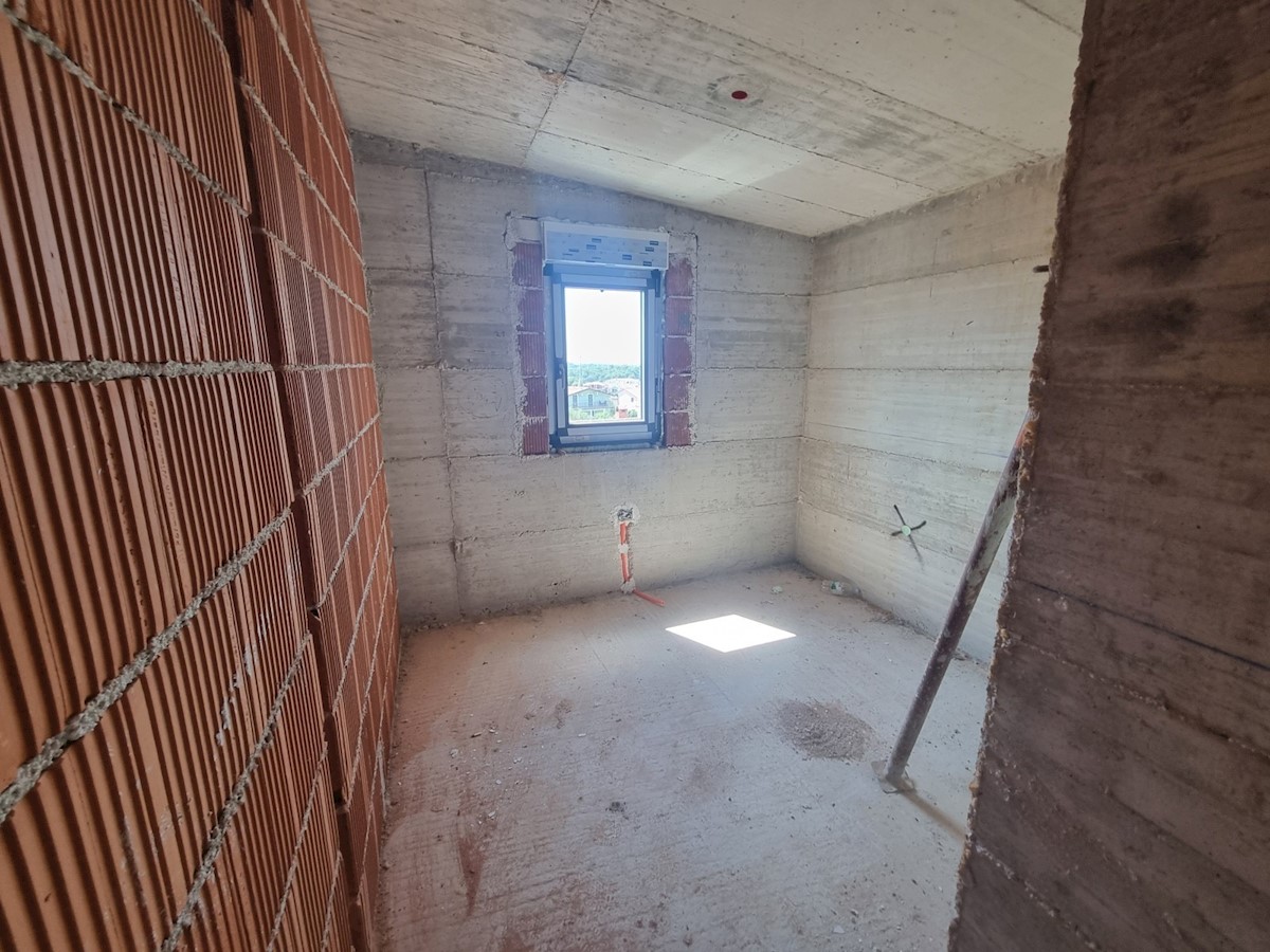 Appartamento su due piani al 1° piano, 300 metri dalla spiaggia nelle vicinanze di Umago ( A3)