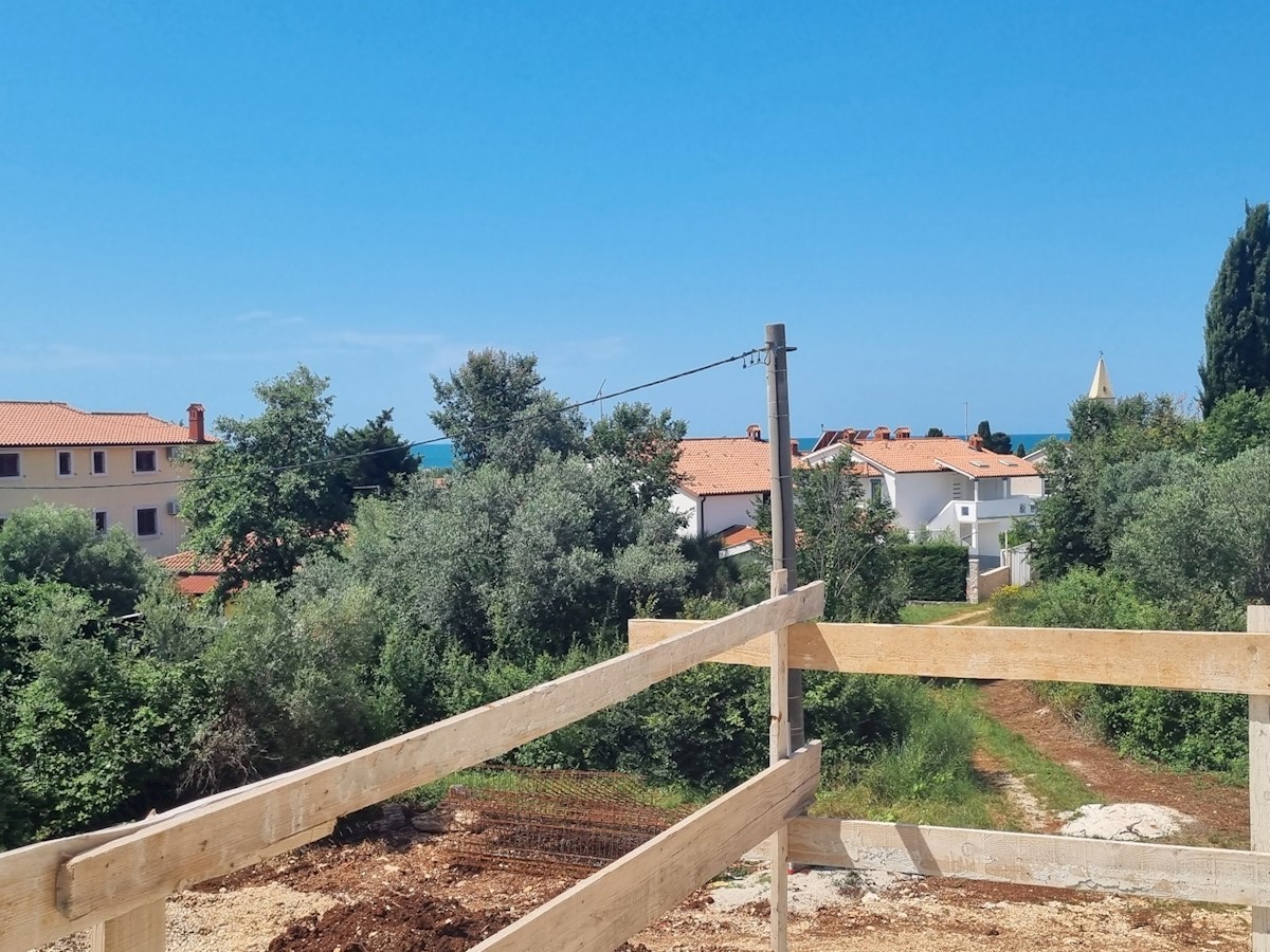 Appartamento su due piani al 1° piano, 300 metri dalla spiaggia nelle vicinanze di Umago ( A3)