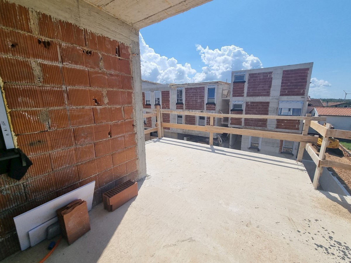 Appartamento su due piani al 1° piano, 300 metri dalla spiaggia nelle vicinanze di Umago ( A3)