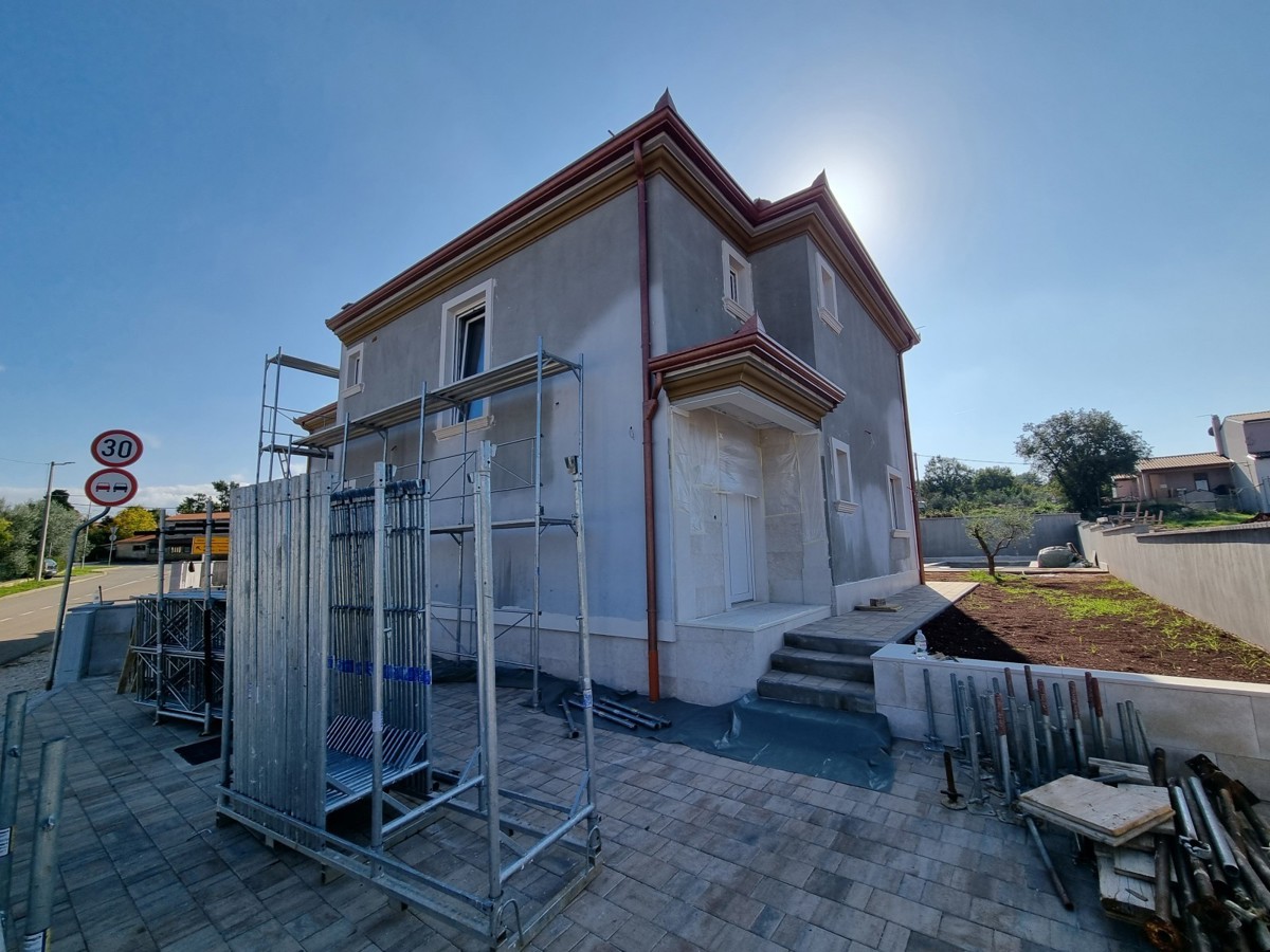 Bella casa bifamiliare con piscina nelle vicinanze di Buie