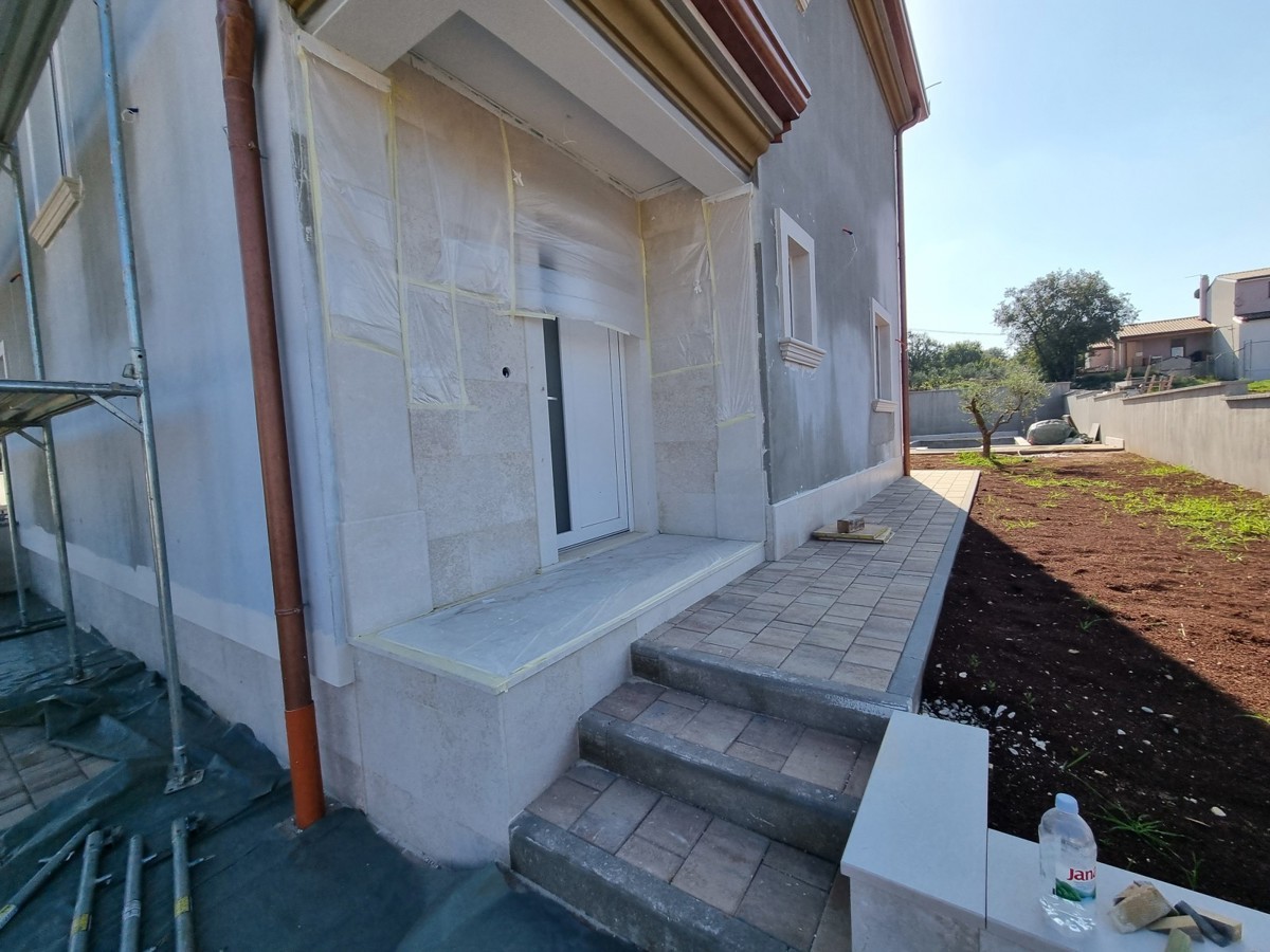 Bella casa bifamiliare con piscina nelle vicinanze di Buie