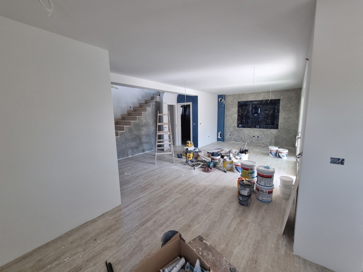 Bella casa bifamiliare con piscina nelle vicinanze di Buie