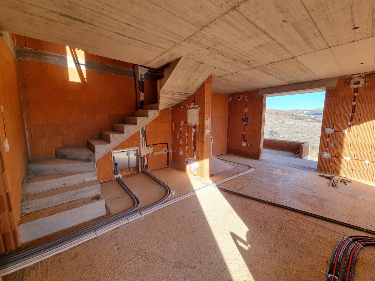 Casa duplex con piscina vicino a Buie