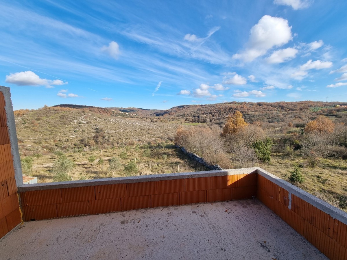 Casa duplex con piscina vicino a Buie