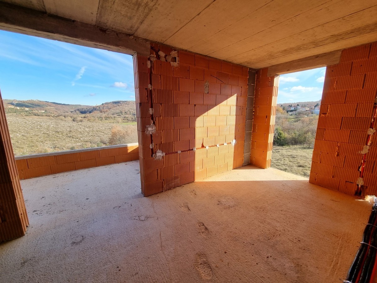 Casa duplex con piscina vicino a Buie