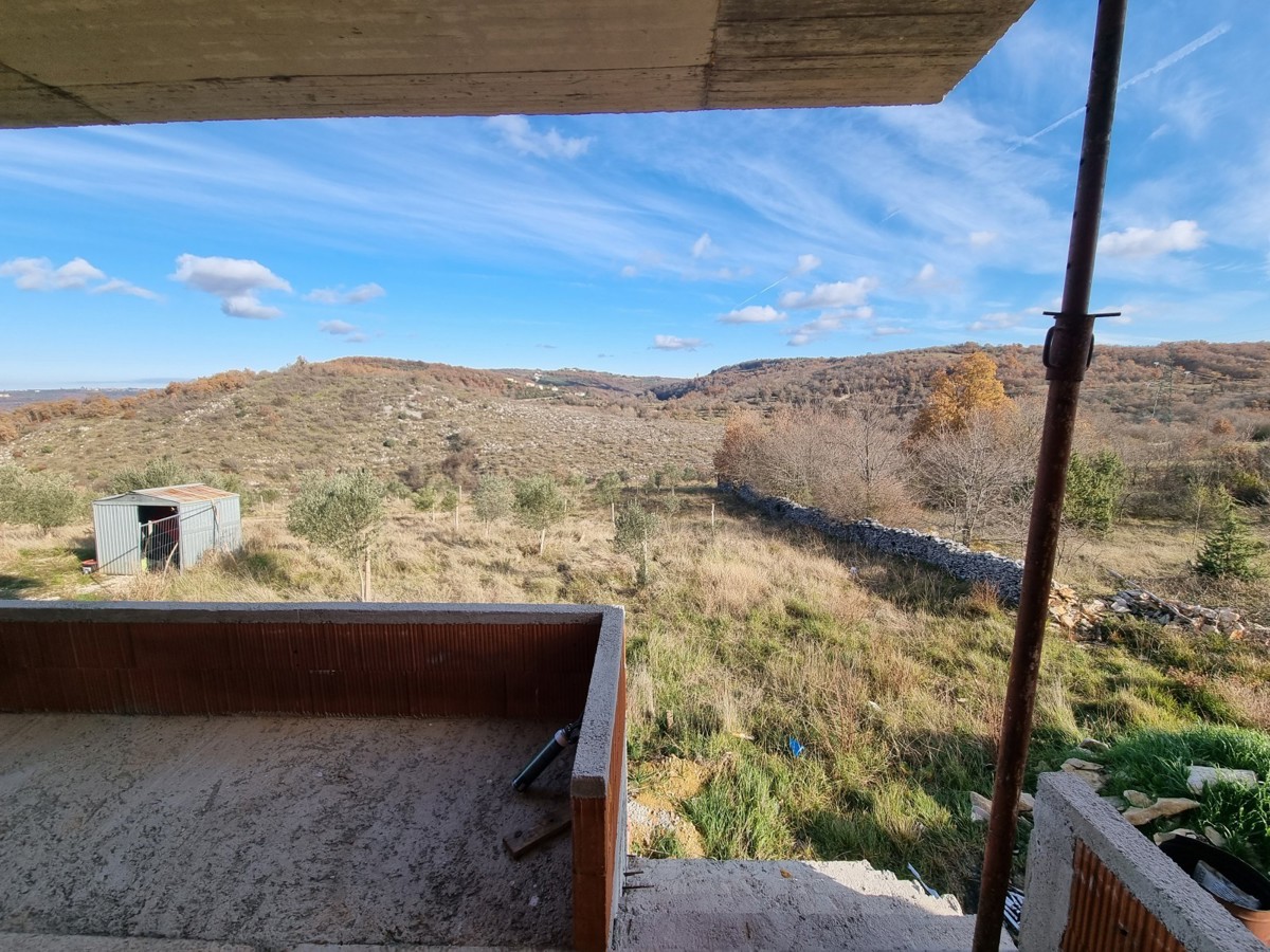 Casa duplex con piscina vicino a Buie