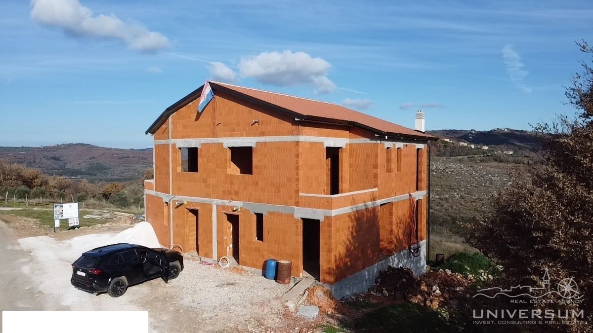 Casa duplex con piscina vicino a Buie