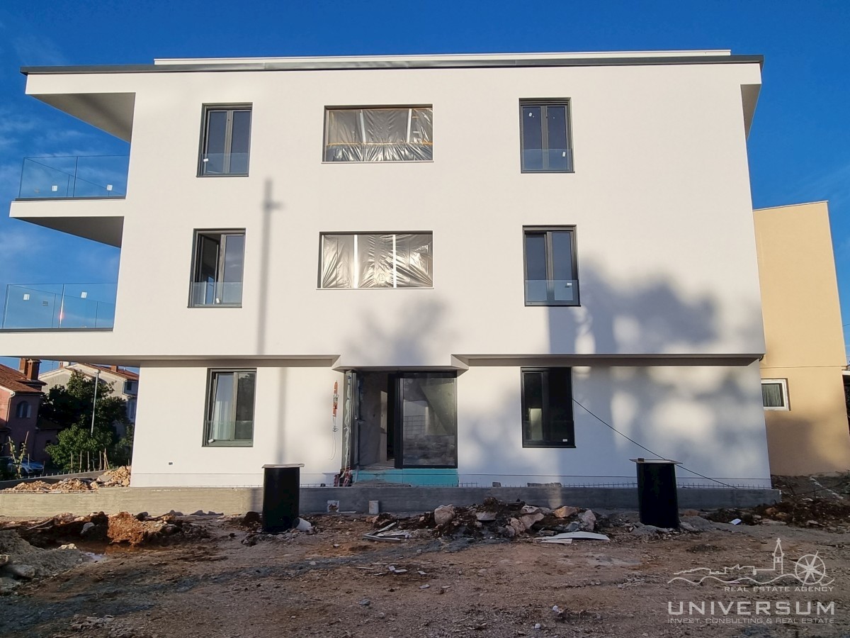 Splendido appartamento al primo piano, nuovo edificio - Parenzo