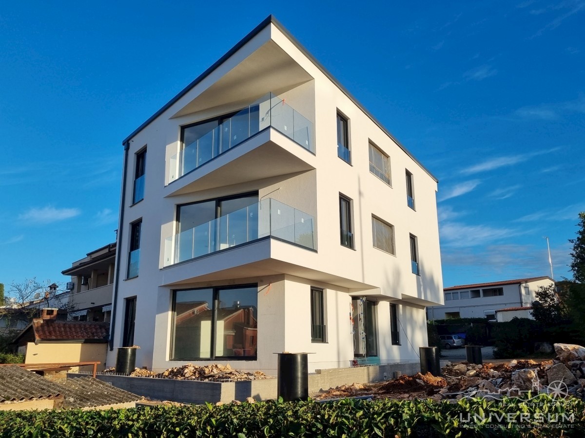 Splendido appartamento al primo piano, nuovo edificio - Parenzo